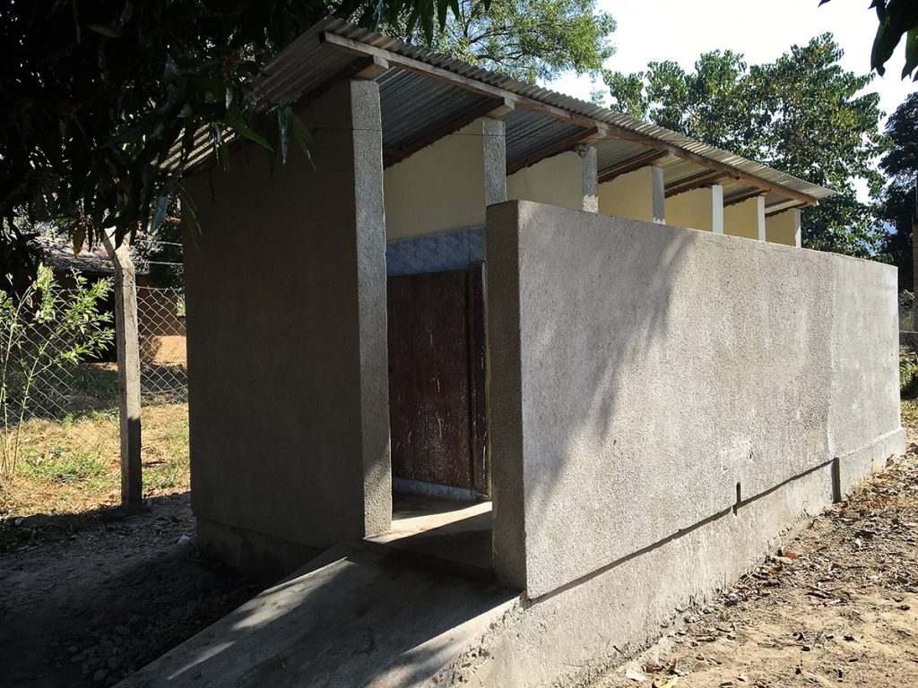 das neue Toilettengebäude an der Masasi-Schule