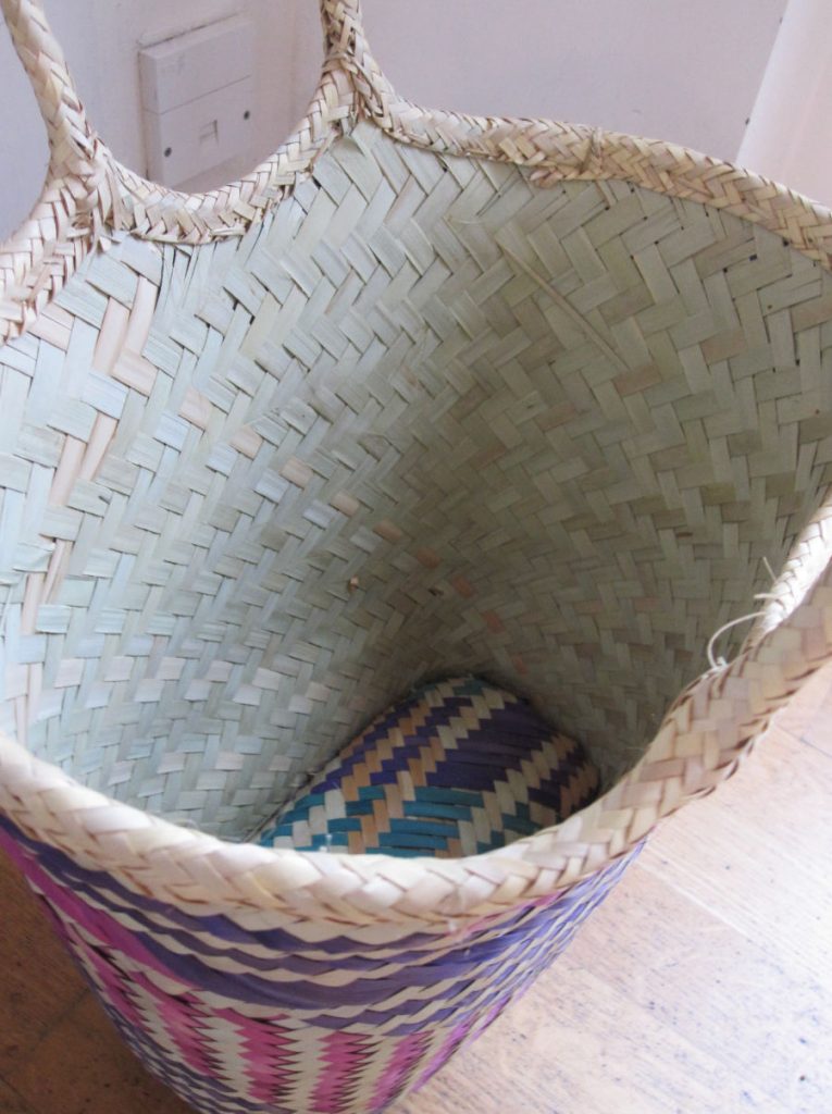 Multicolour crafted tote bags - Image 6