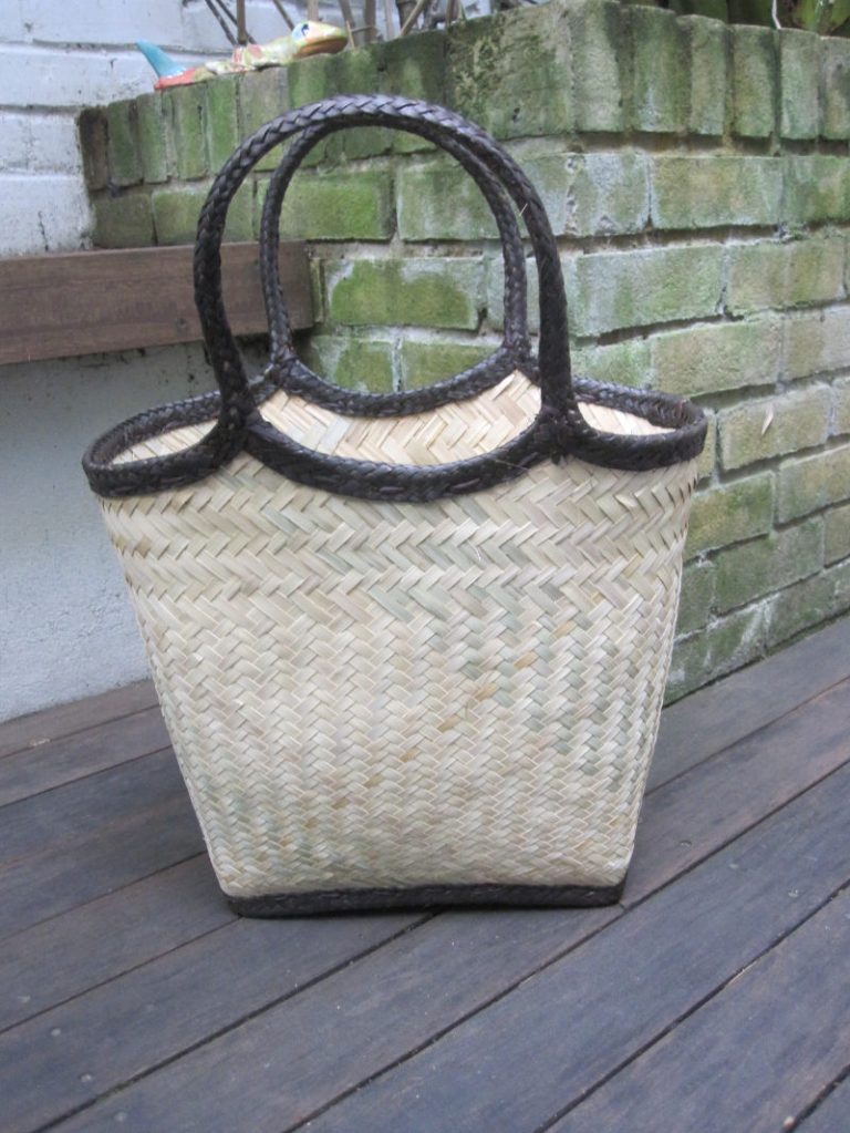New! Natural Trim crafted tote bag - Image 6