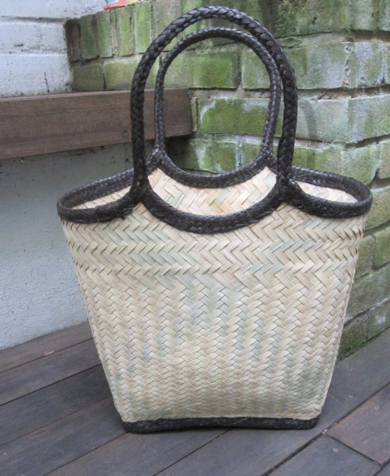 New! Natural Trim crafted tote bag - Image 4